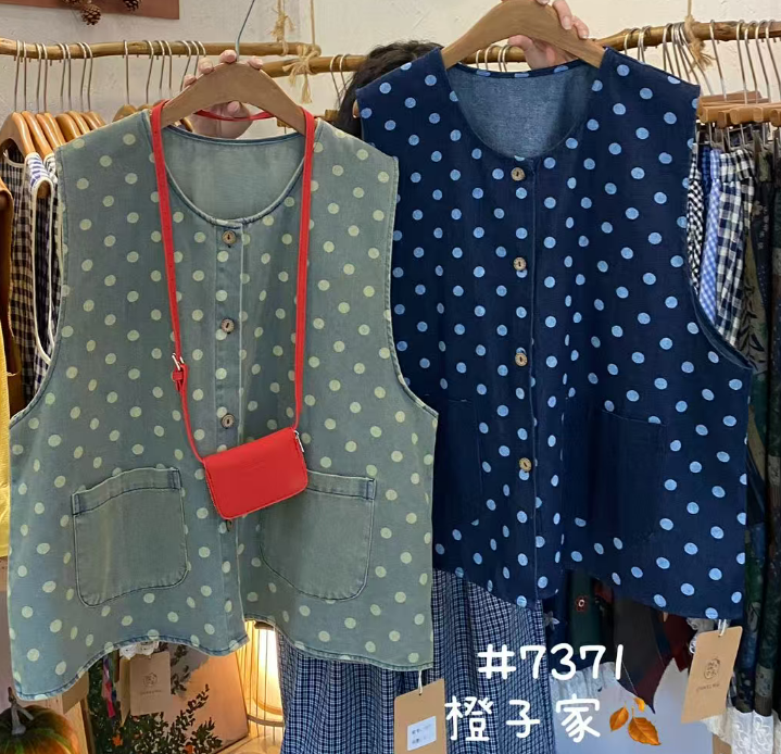 米多多 CZ#7371#日系休闲波点马甲