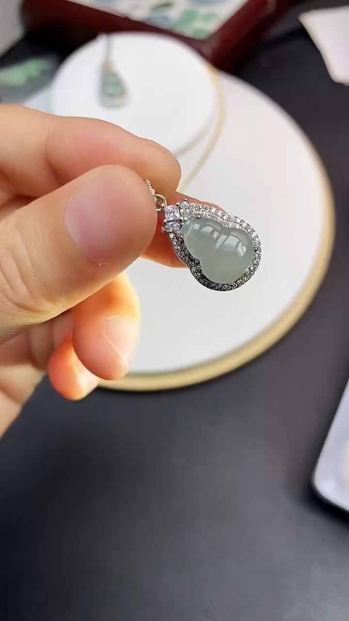 颈饰银S925镶嵌翡翠吊坠