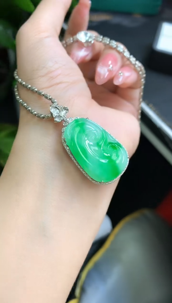 18K金镶嵌挂件翡翠如意不含链