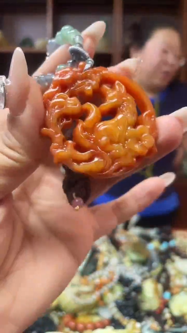 未镶嵌蛇纹石玉吊坠     