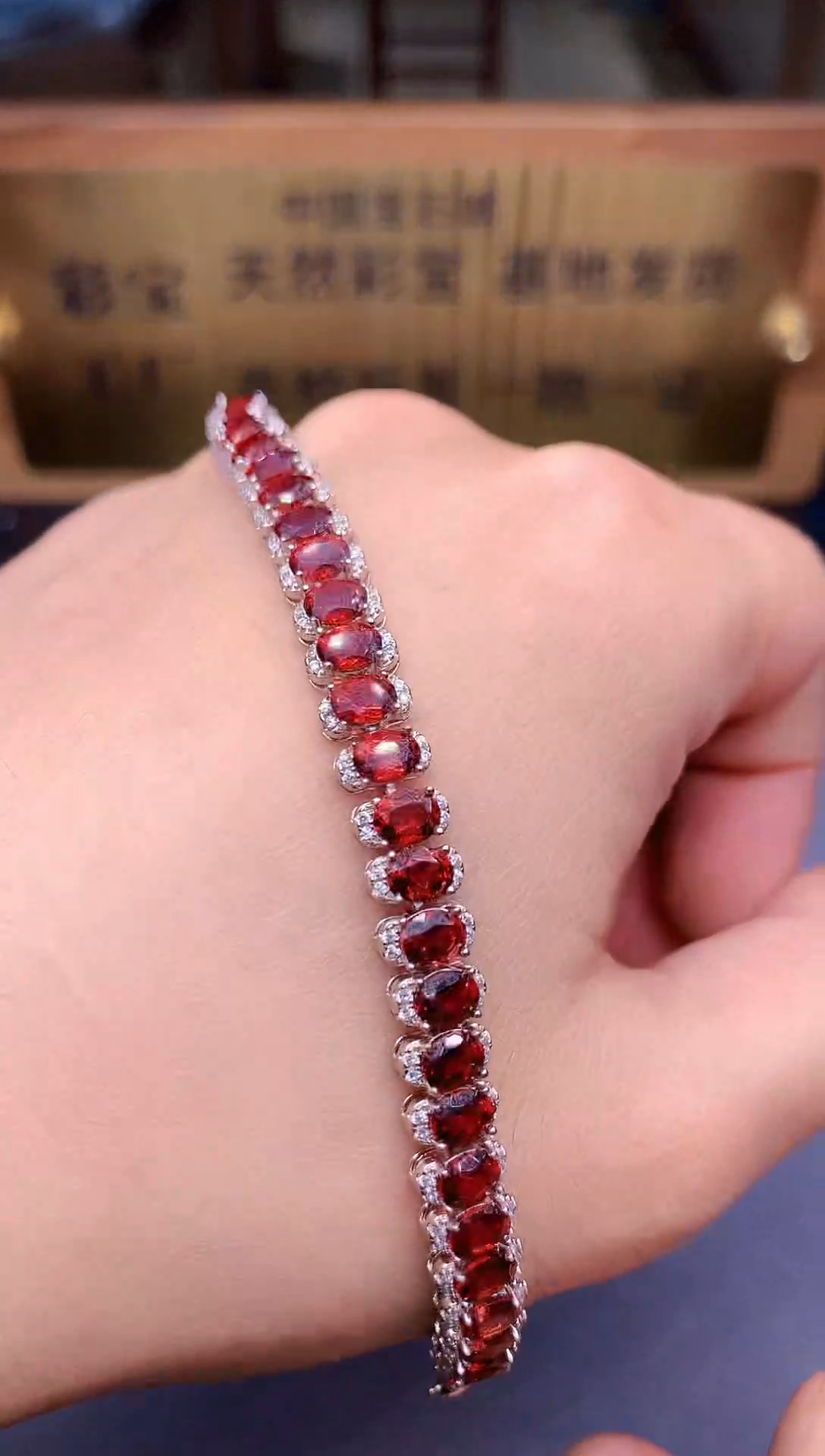 【闪购商品】石榴石手链银S925镶嵌........