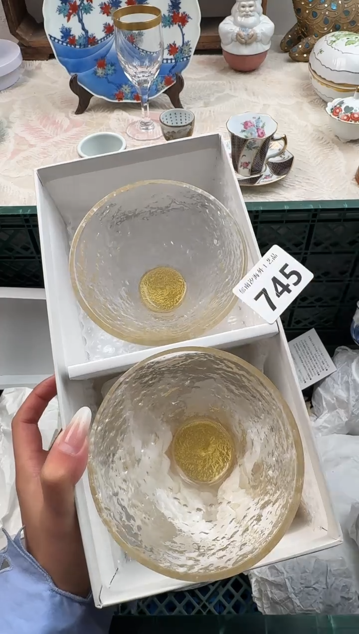 一**盖F          745