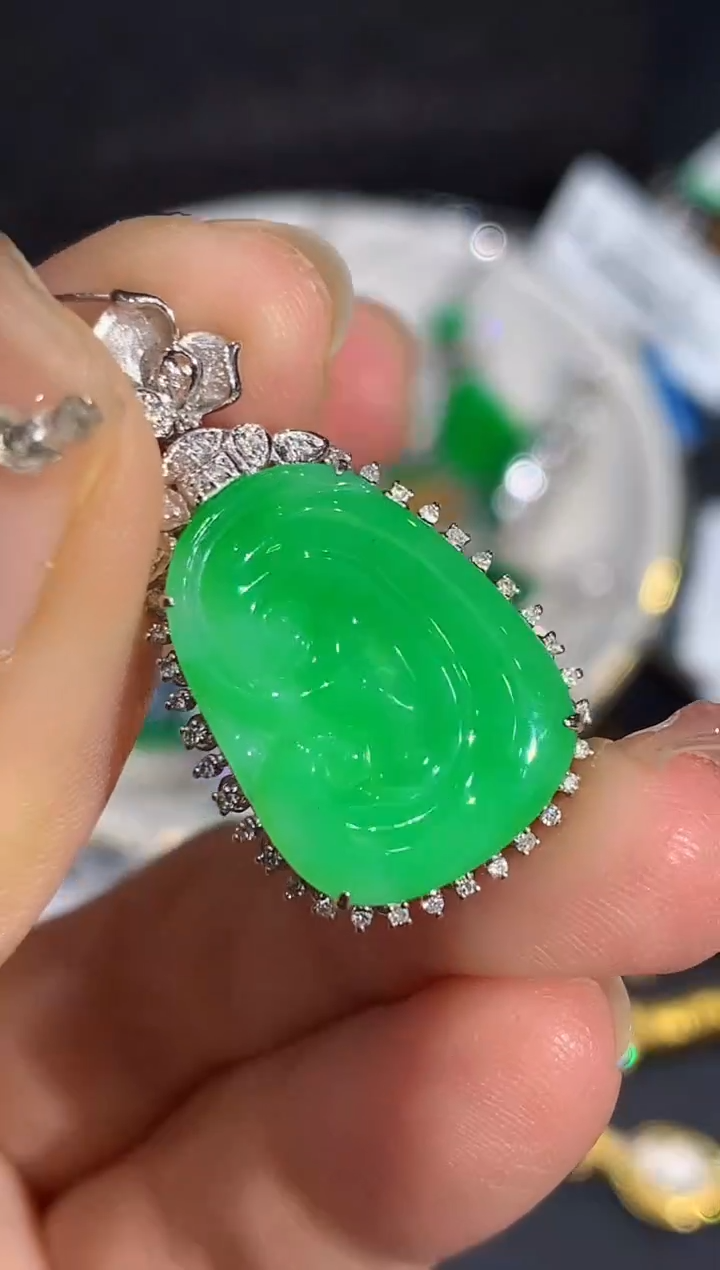 吊坠(不含链)18K金镶嵌翡翠多样性发其一