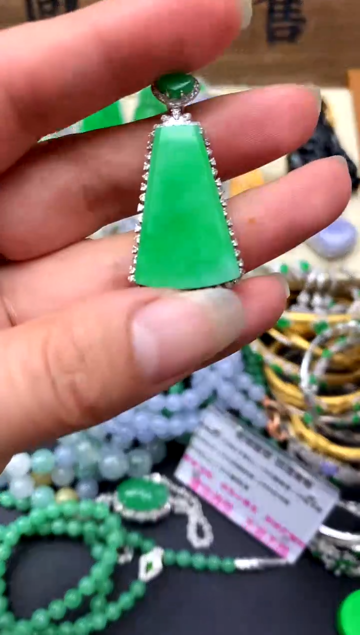 【闪购商品】翡翠颈饰18K金镶嵌320-中国好珍宝