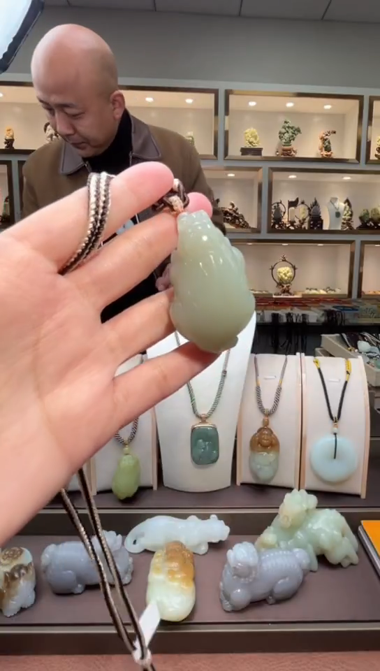 颈饰未镶嵌和田玉苏