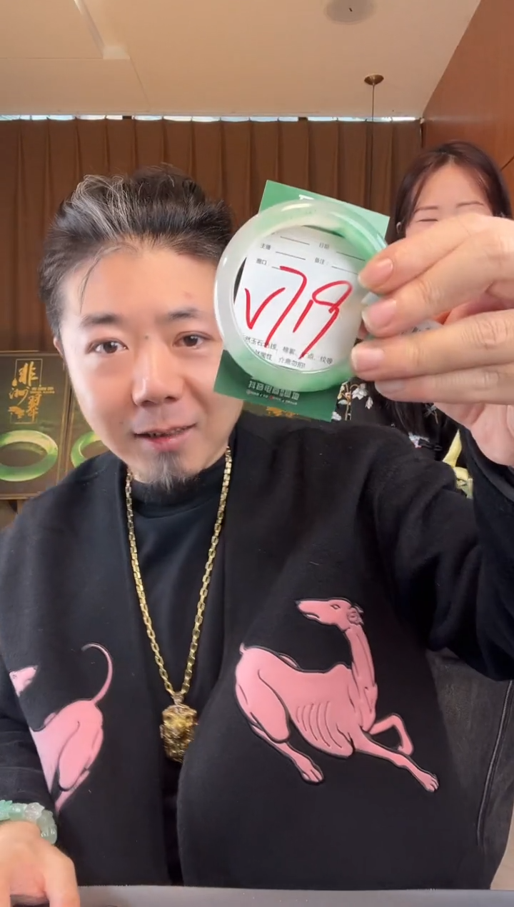 【闪购商品】石英质玉手镯未镶嵌非洲翠