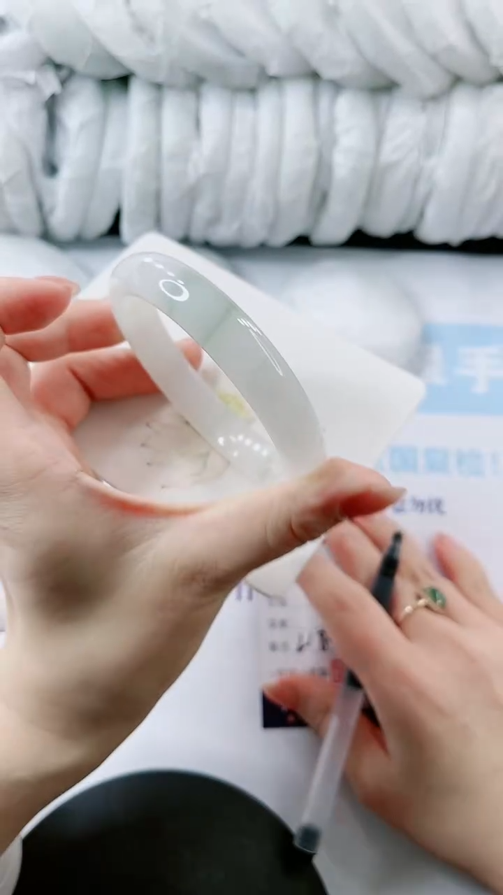 【闪购商品】石英质玉手镯未镶嵌多样性发货L189