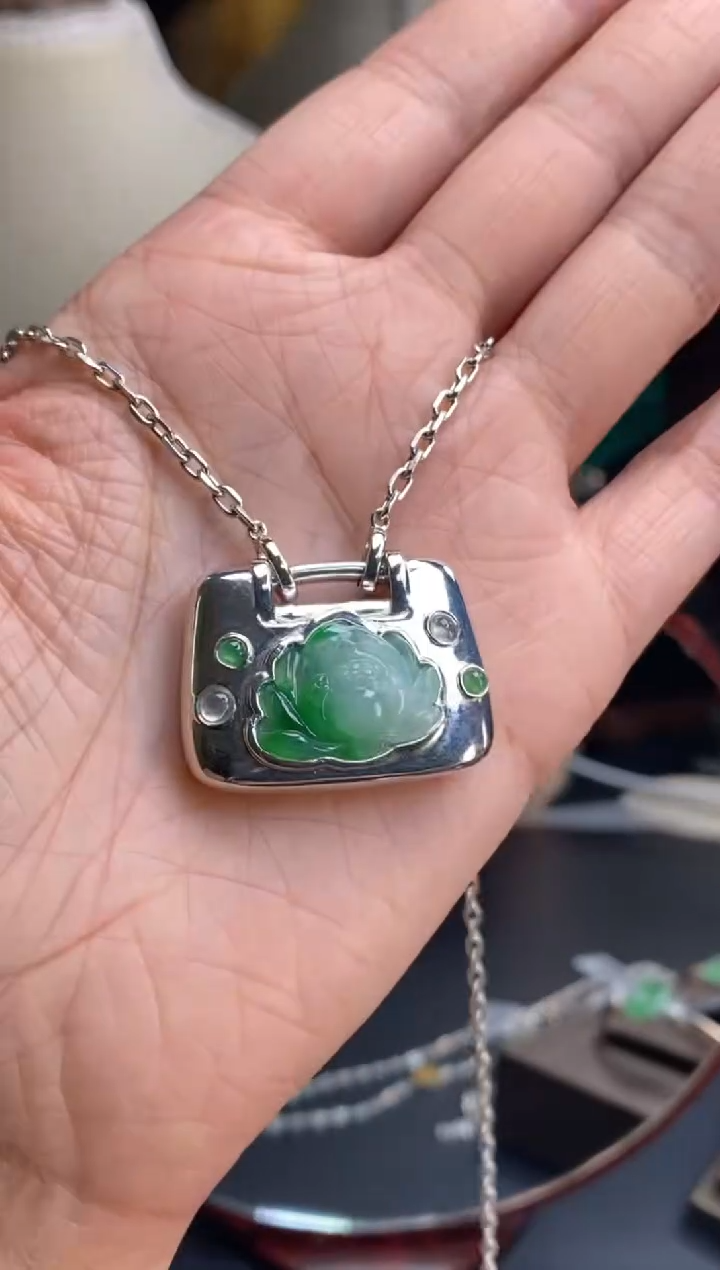 颈饰银S925镶嵌翡翠净货18238