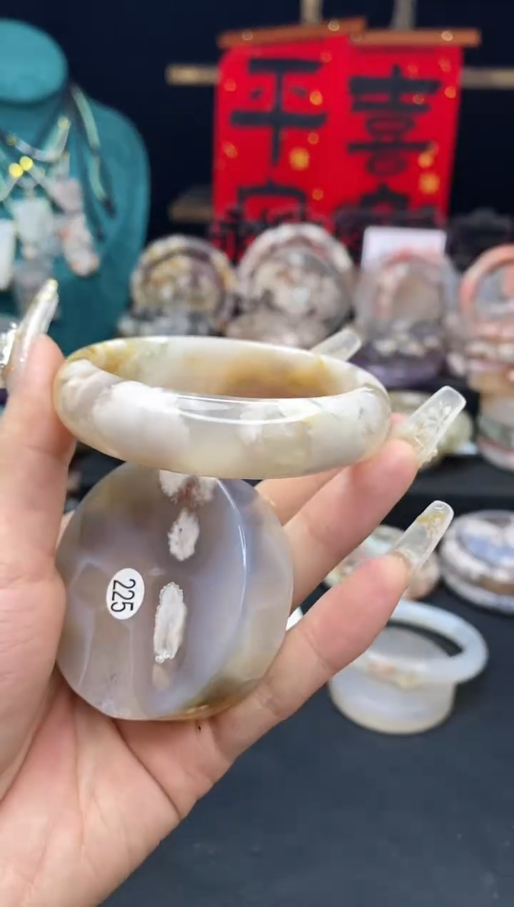 【闪购商品】石英质玉手镯（圆镯）未镶嵌56.7