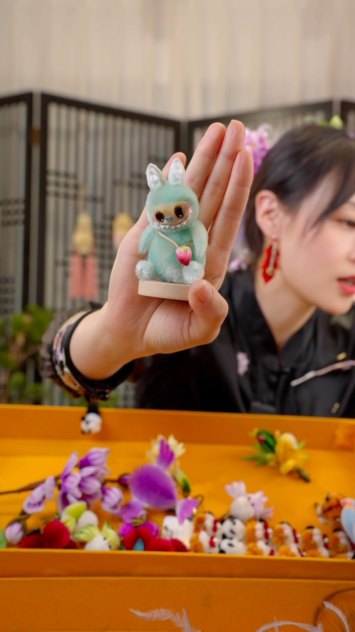 织绣辣****妈非遗苏绣绒花手工饰品