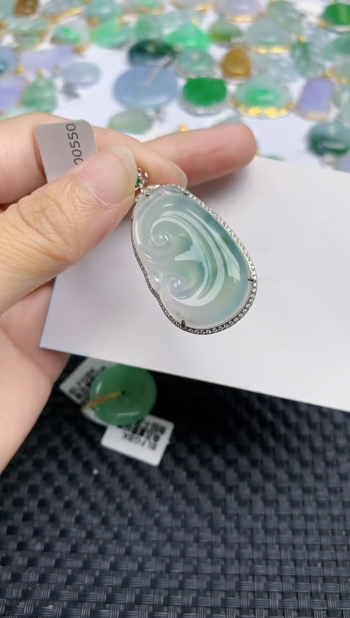 翡翠18K金镶嵌颈饰天然翡翠A货