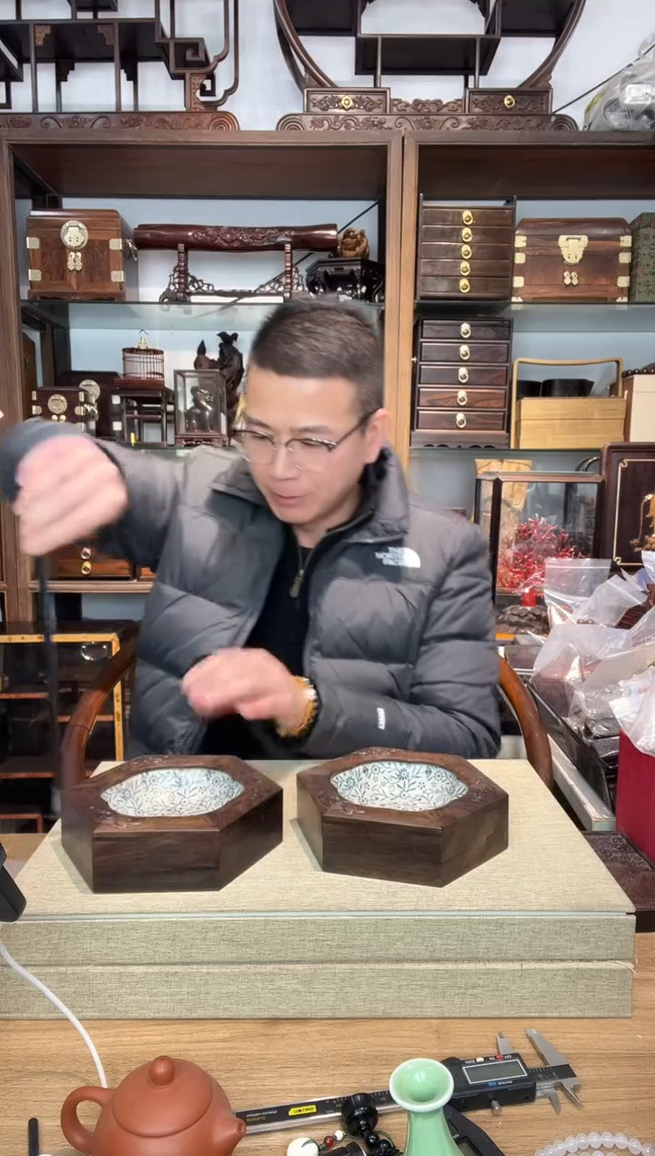 乌木类书架211黑檀六角烟灰缸  瑕疵