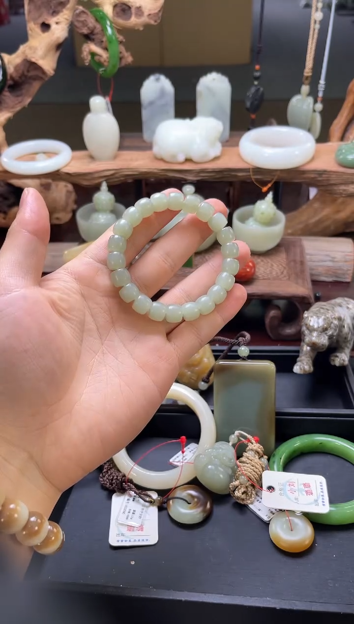 【闪购商品】和田玉手串未镶嵌卡10且末青白 极限弧 多样性发一