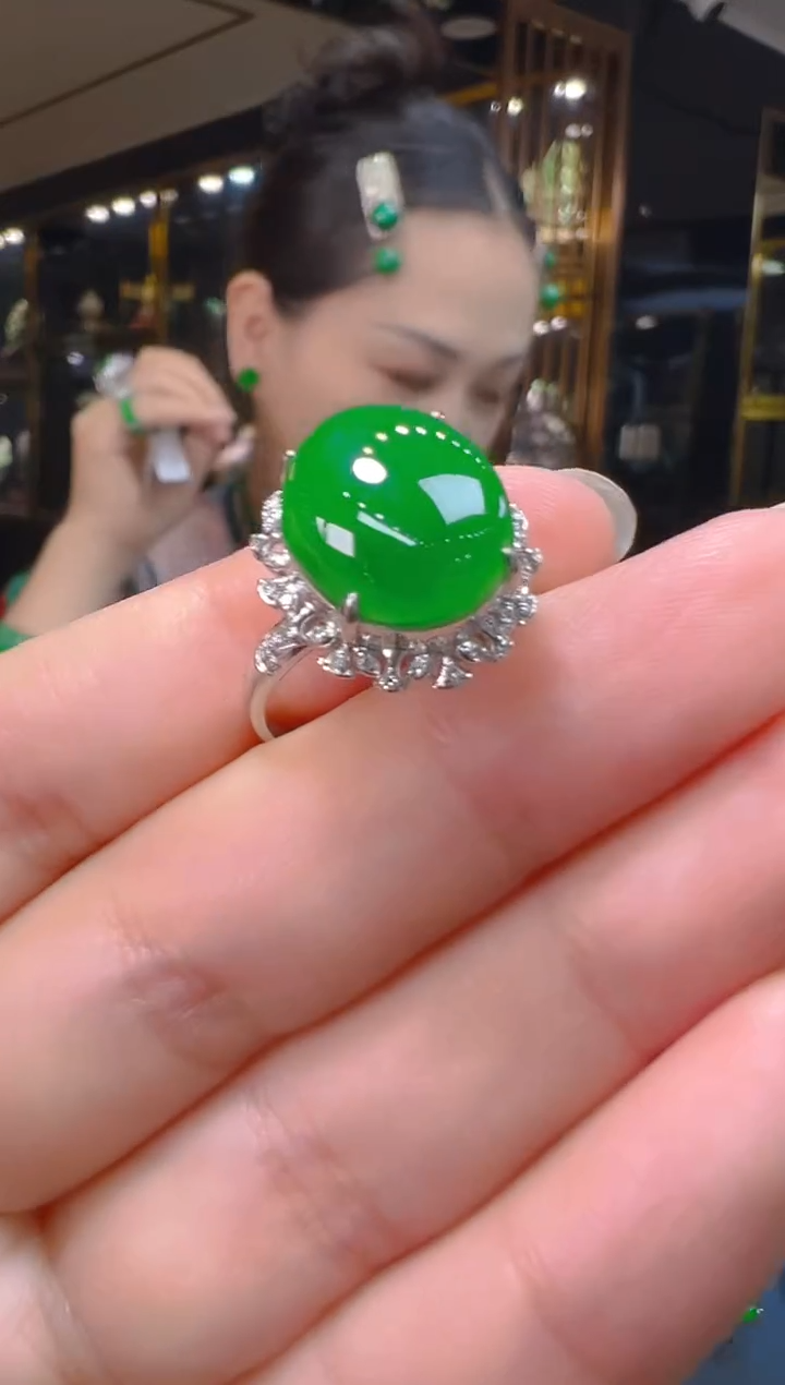 18K金镶嵌戒指翡翠031    
