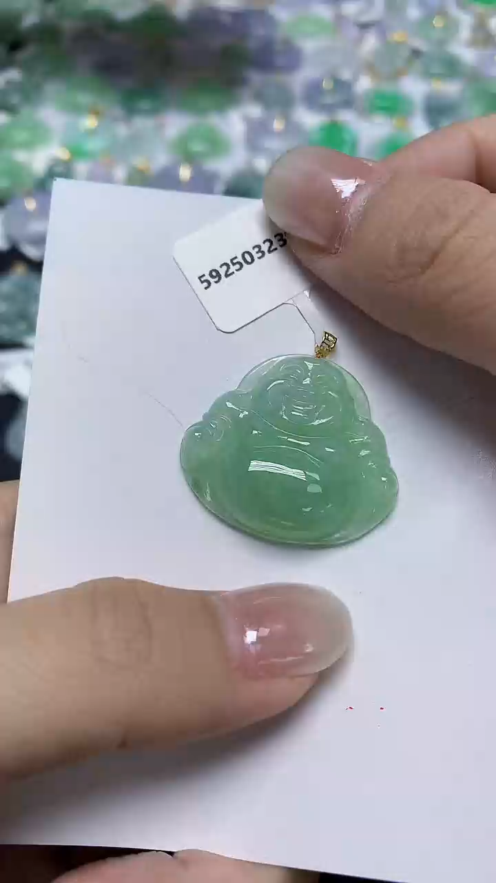 翡翠18K金镶嵌颈饰天然缅甸翡翠A货