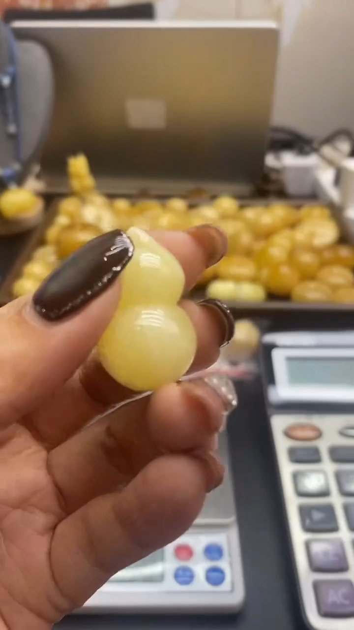 琥珀未镶嵌珠宝奇石574