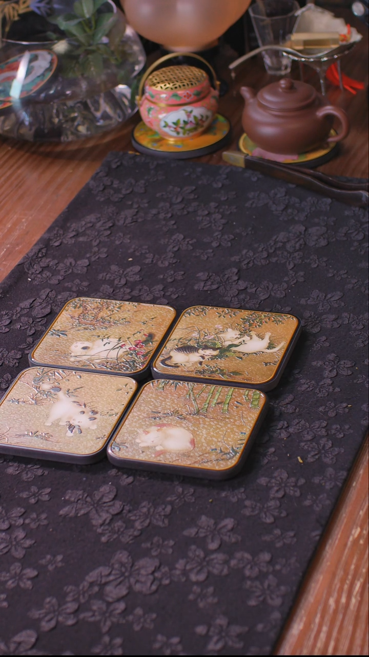 壹藏贰宝唐苑戏春图案杯垫一套