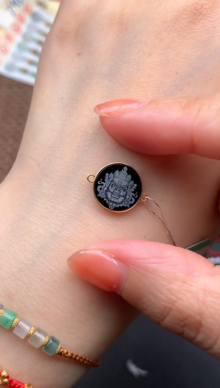 18K金镶嵌挂件翡翠1