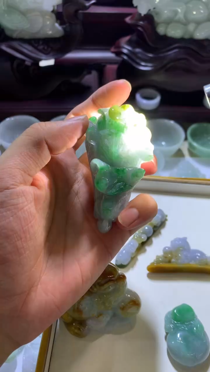 翡翠挂件未镶嵌用****7翡翠摆件
