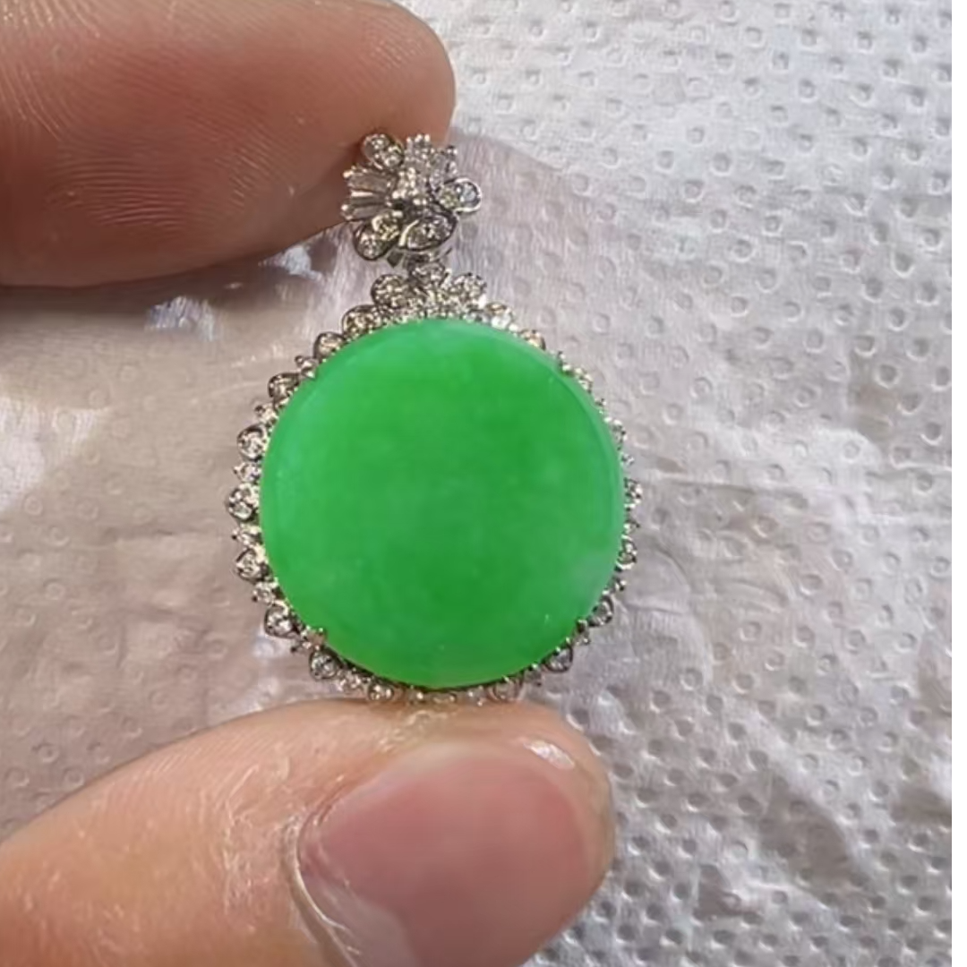 缅甸天然翡翠圆牌