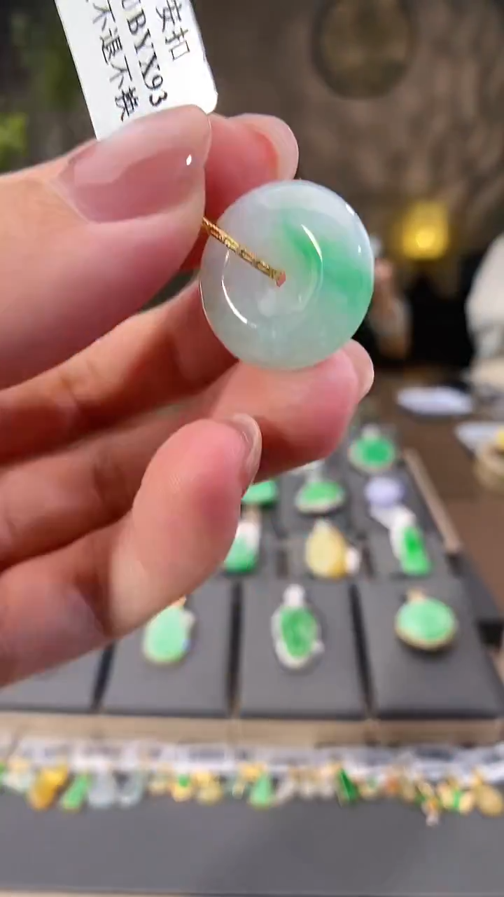 吊坠(不含链)18K金镶嵌翡翠平安扣