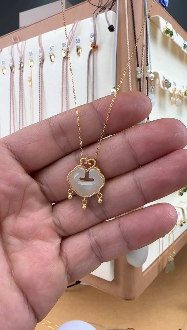 【闪购商品】和田玉颈饰银S925镀金镶嵌平安锁吊坠