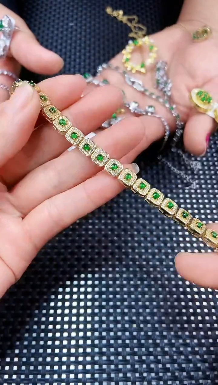 【闪购商品】翡翠手链未镶嵌11111111