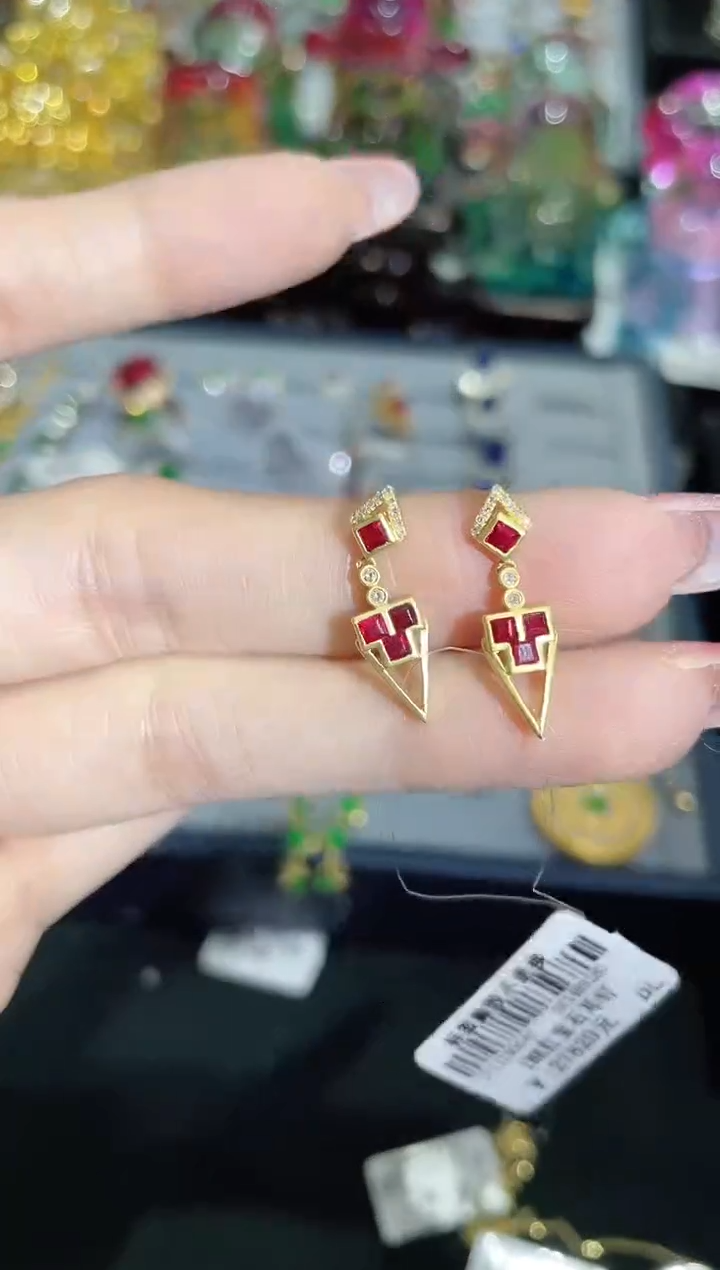 18K金镶嵌耳饰红宝石耳饰