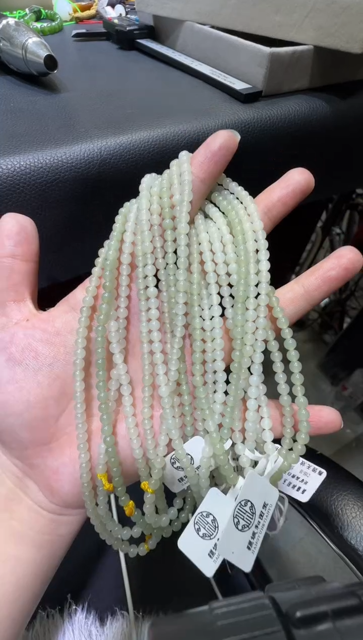 未镶嵌手串和田玉近矿高青白卡4长串多样性发货（产地直发）