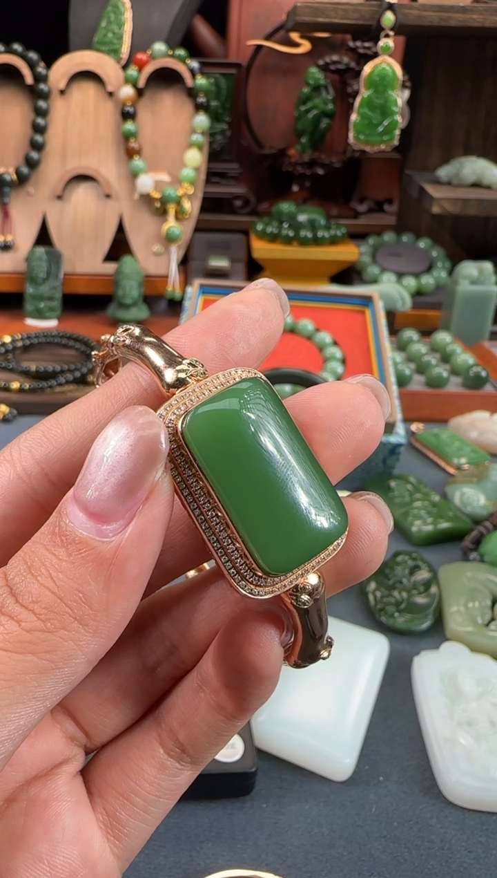 【闪购商品】和田玉（碧玉）吊坠18K金镶嵌1