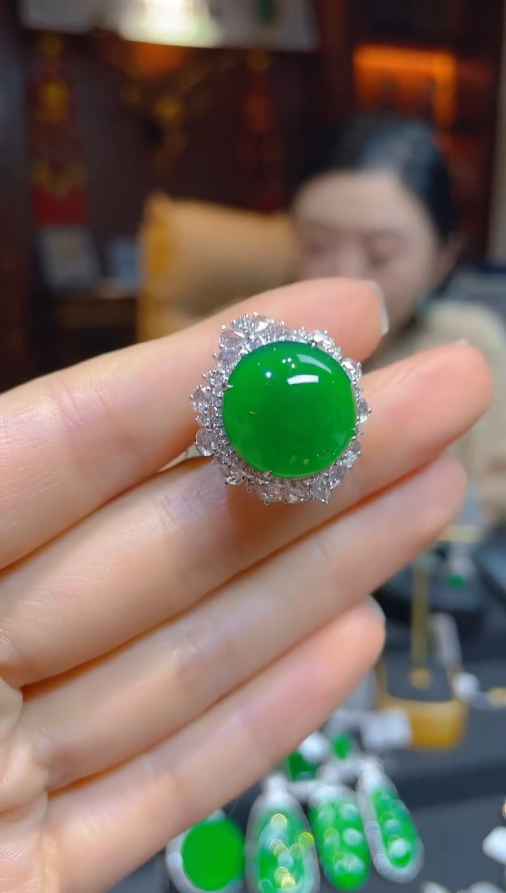 【闪购商品】翡翠戒指18K金镶嵌117653天然A货翡翠蛋面戒指