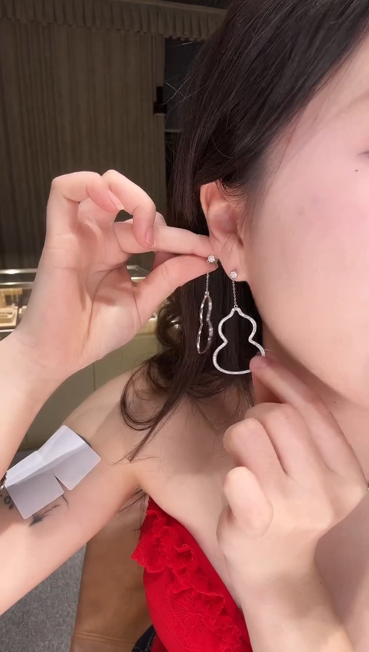 铂Pt950镶嵌耳饰钻石葫芦