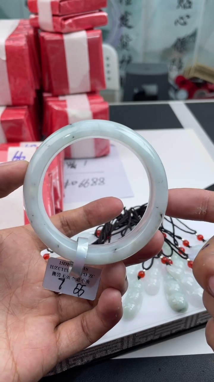 【闪购商品】翡翠手镯未镶嵌翡翠手镯（微瑕）1