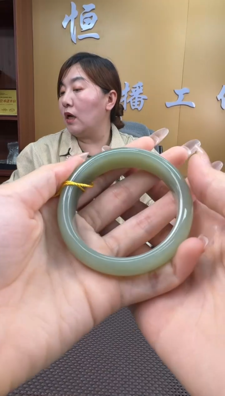 【闪购商品】和田玉手镯未镶嵌55