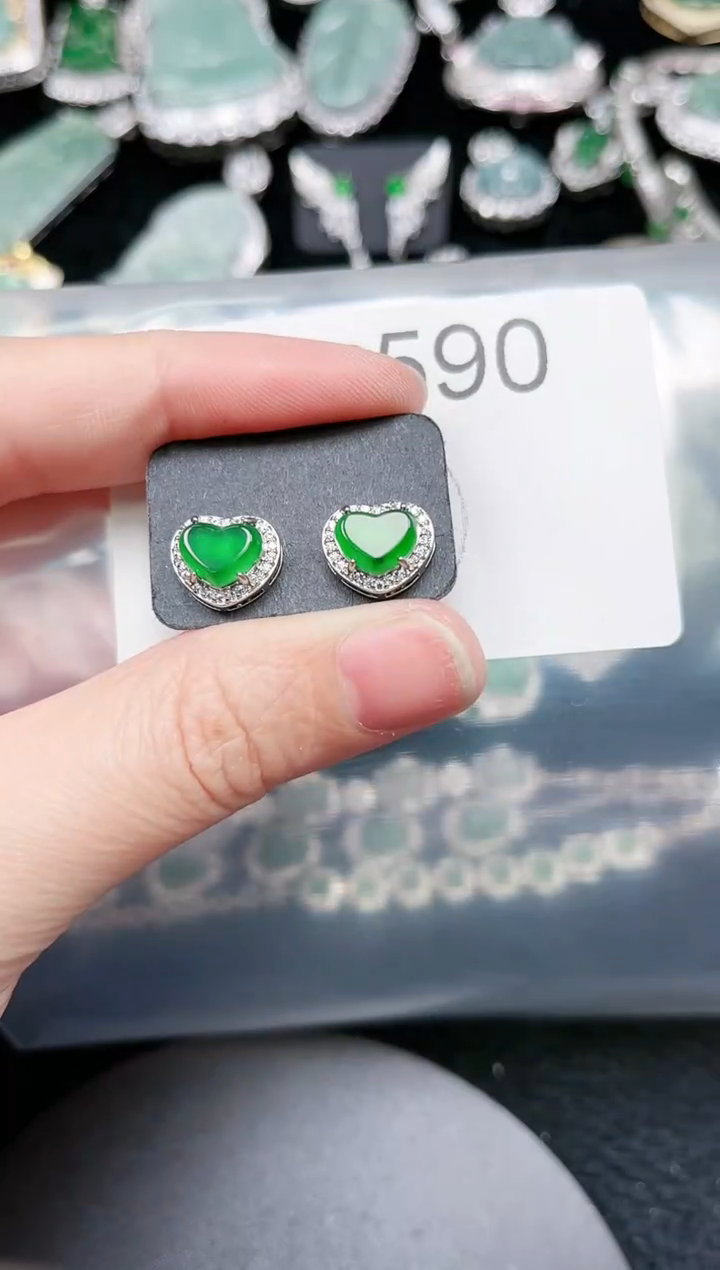 【闪购商品】翡翠颈饰未镶嵌赠皮绳590