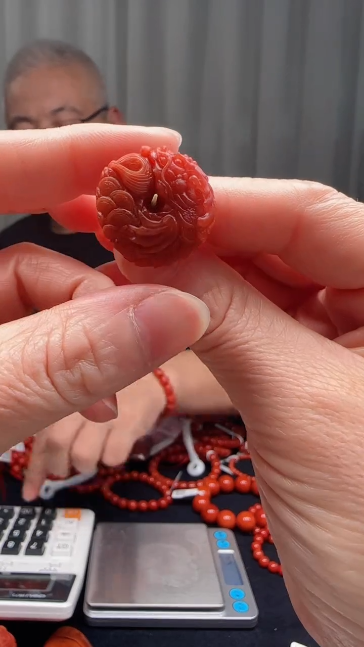 未镶嵌多样性发一件南红玛瑙精雕龙平安扣