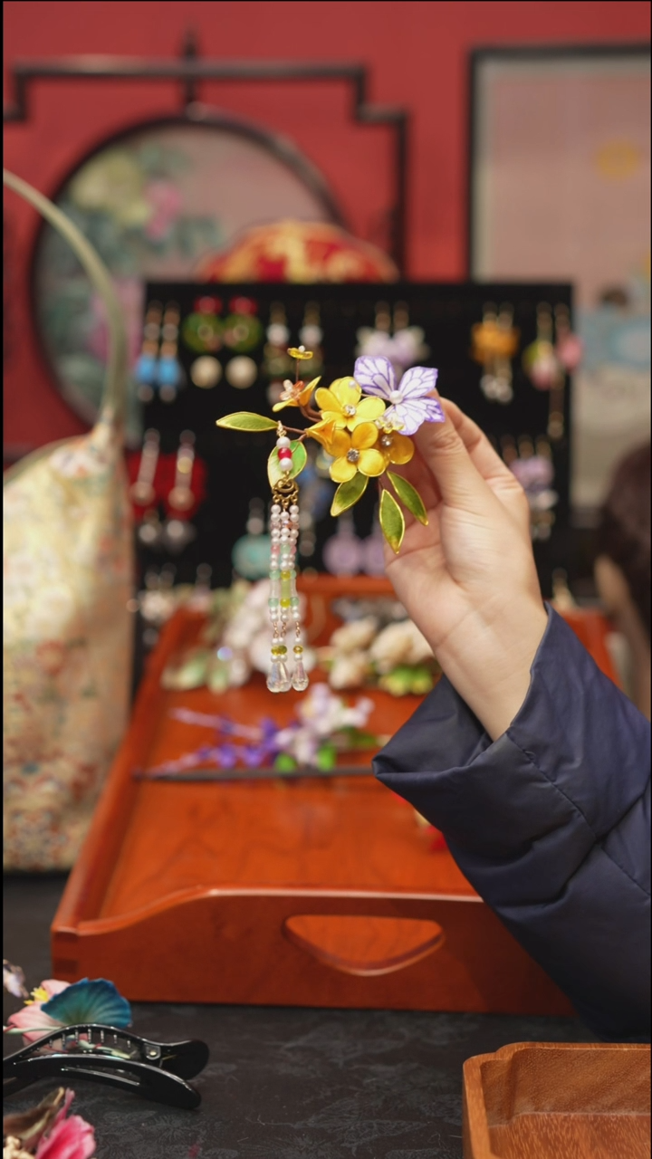 刺绣ε****o非遗绒花饰品 