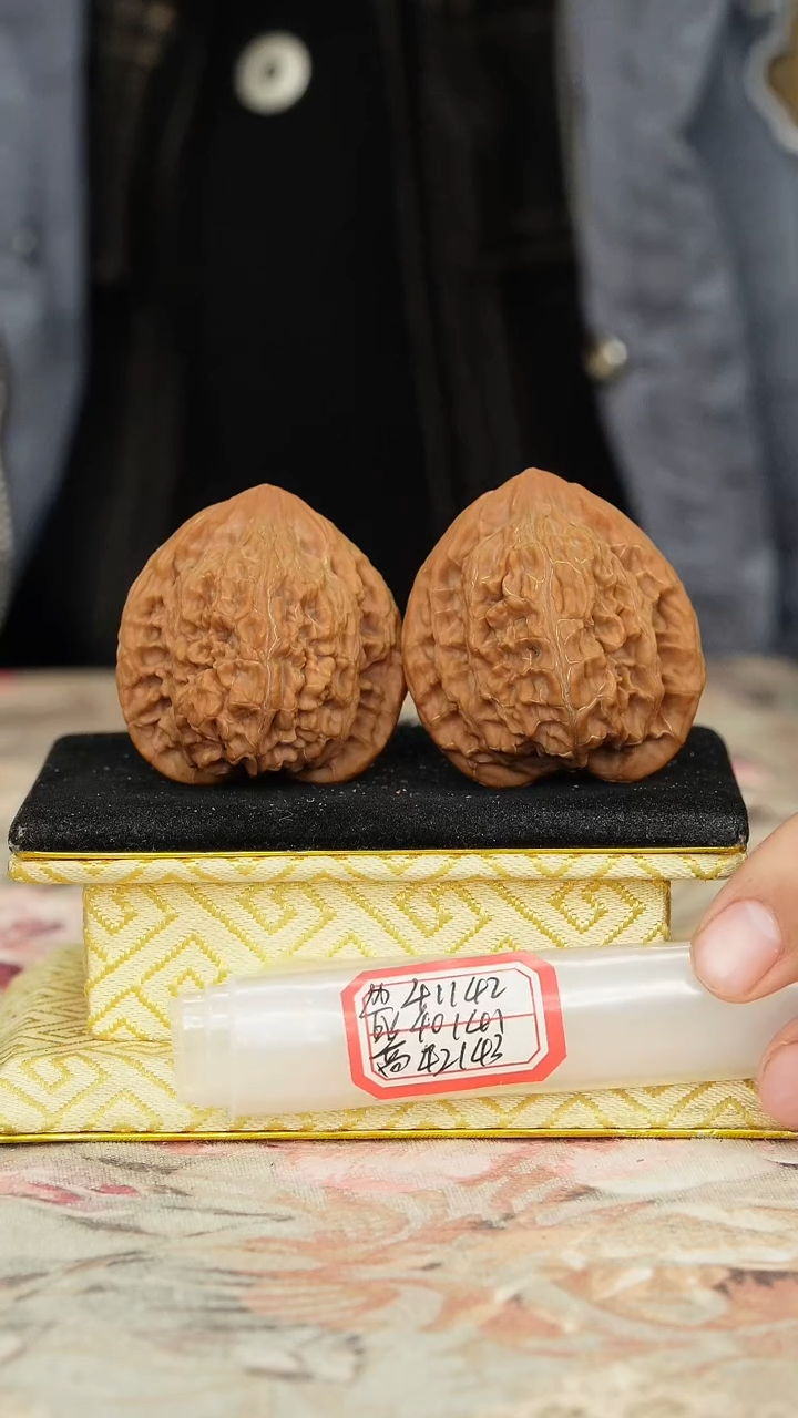 【闪购商品】文玩核桃把件望月有修