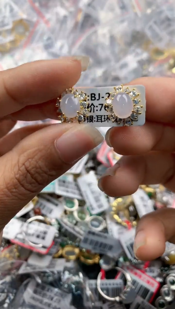 银S925镶嵌戒指翡翠666         1
