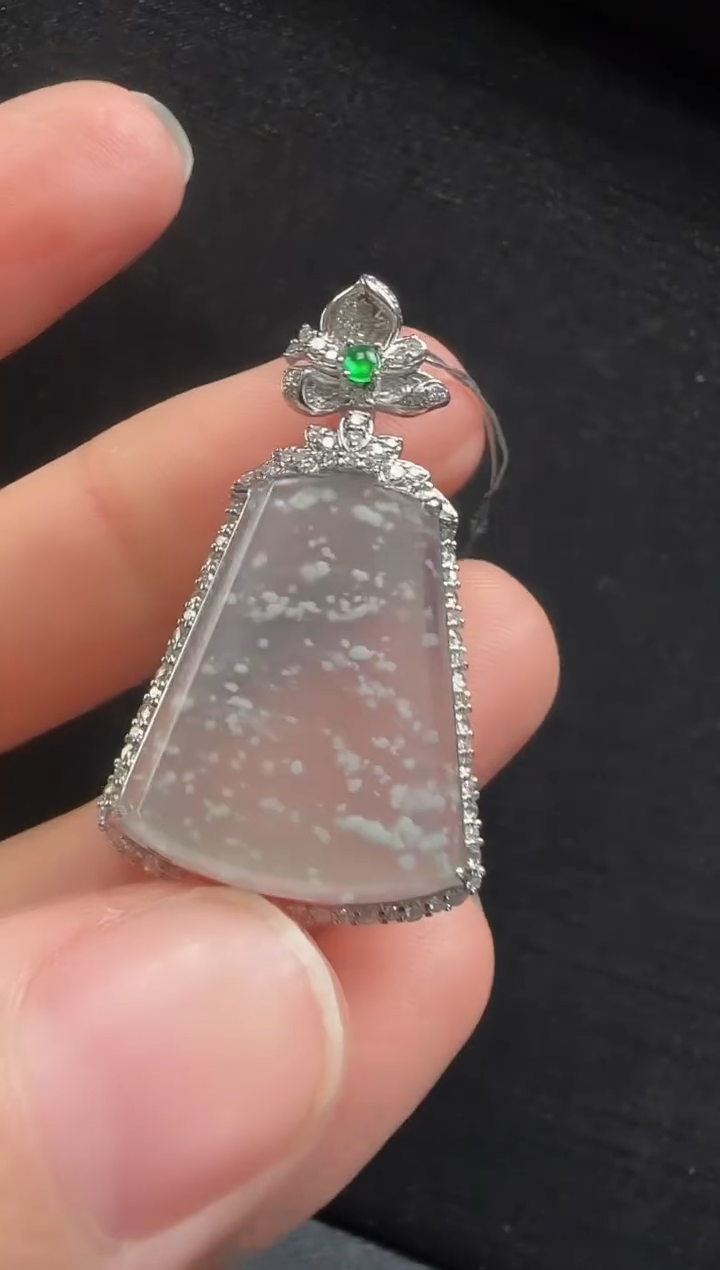 【闪购商品】翡翠颈饰18K金镶嵌056无事牌一个