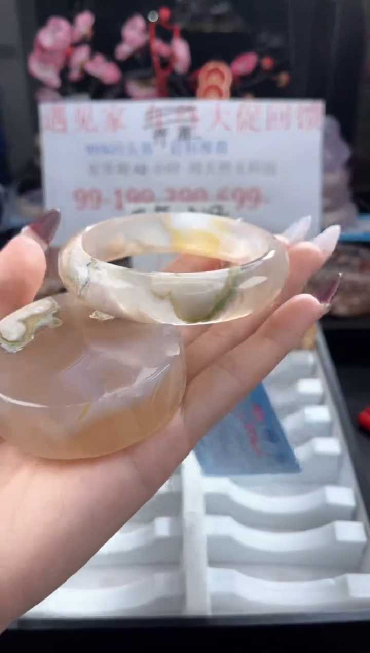 【闪购商品】石英质玉手镯未镶嵌61