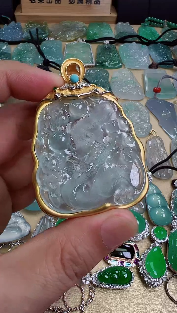 颈饰18K金镶嵌翡翠天然缅甸翡翠