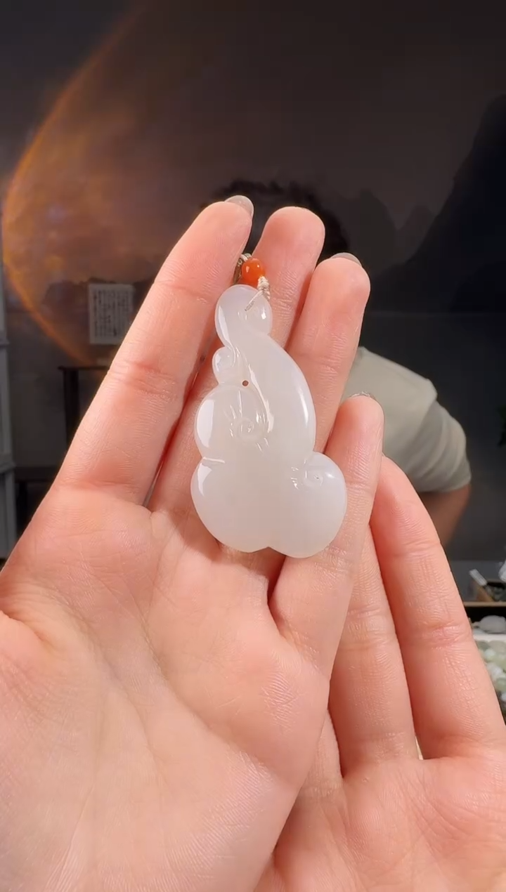 颈饰未镶嵌和田玉如意