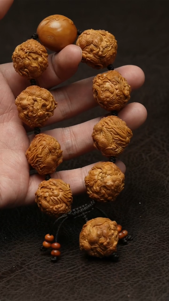 【闪购商品】橄榄核吊坠九龙戏珠