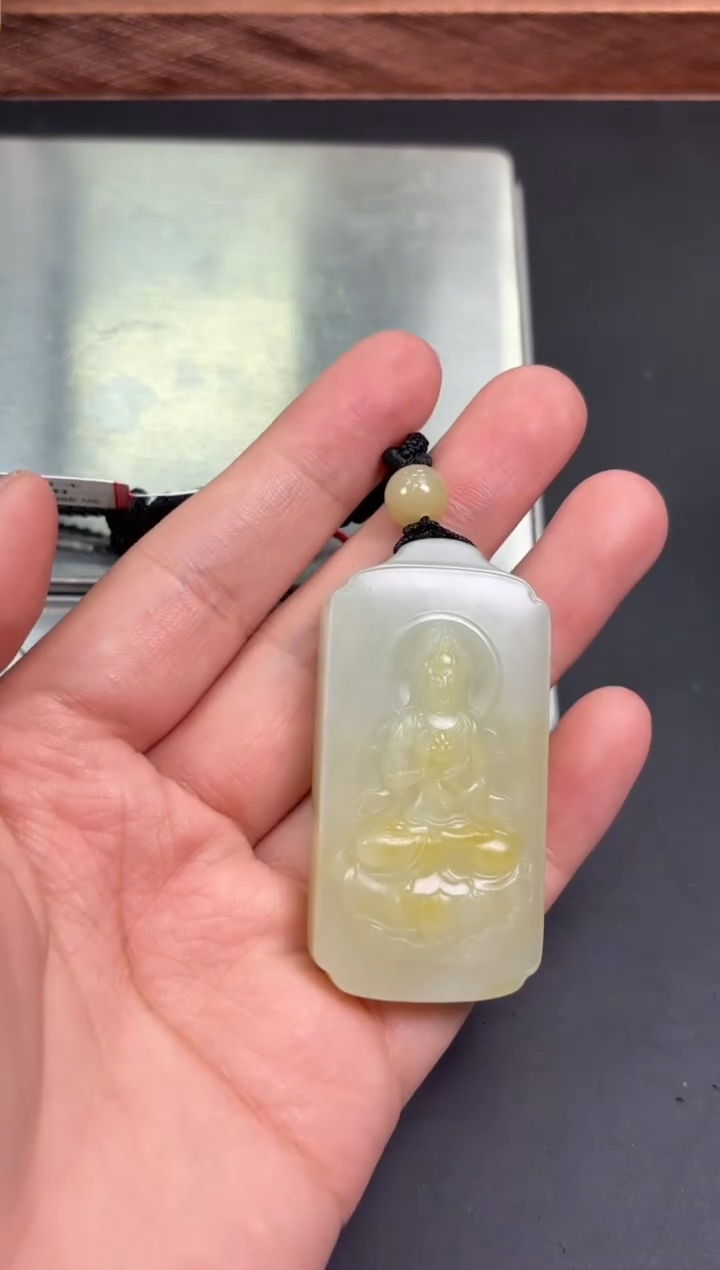 【闪购商品】和田玉吊坠(赠链)未镶嵌黑山微色差吊坠