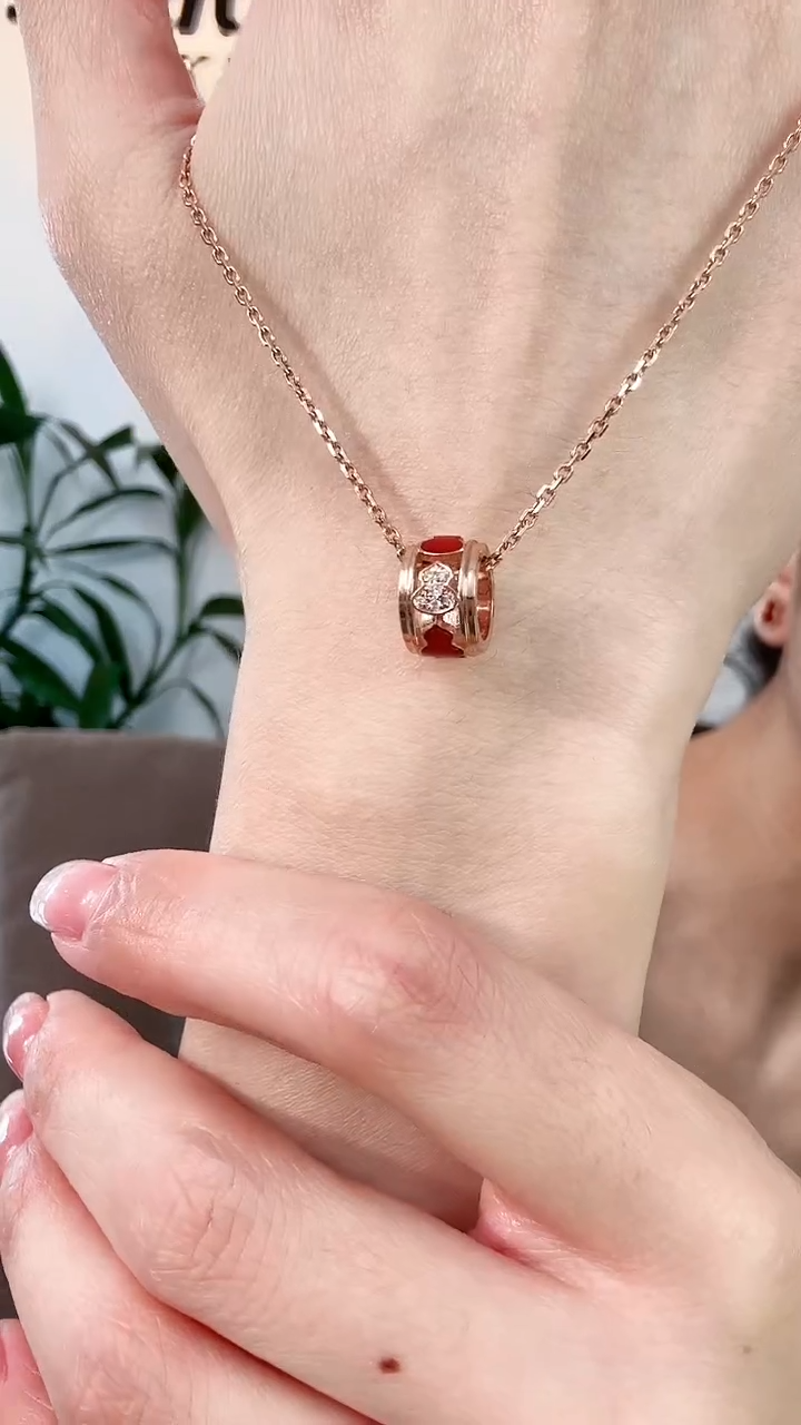 【闪购商品】钻石吊坠(不含链)18K金镶嵌18K金钻石路路吊坠