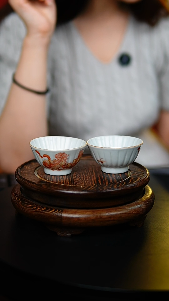瓷片仿清代矾红描金狮子滚绣球菊瓣杯