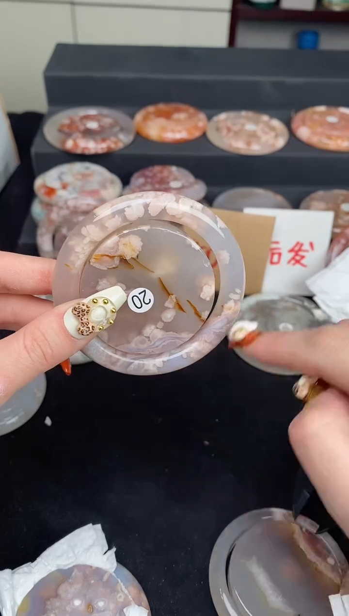 【闪购商品】石英质玉手镯（圆镯）未镶嵌56