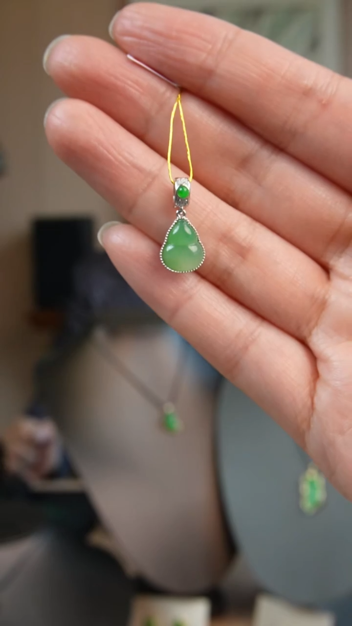 【闪购商品】翡翠颈饰18K金镶嵌天然缅甸翡翠吊坠