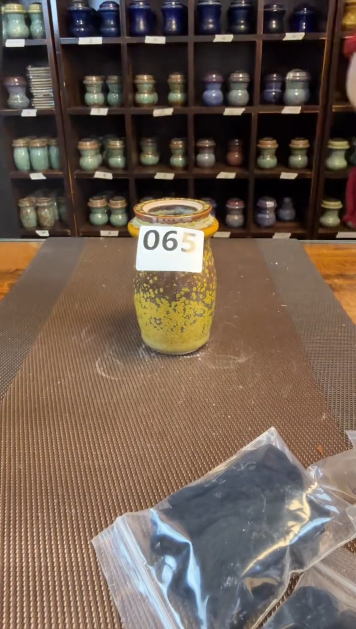 【闪购商品】金斑琥珀 金声玉振 一只 065